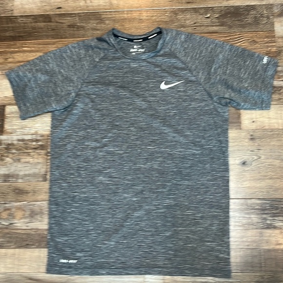NIKE DRI-FIT Hydroguard Swim Shirt Mens’s Size Small - Picture 1 of 6